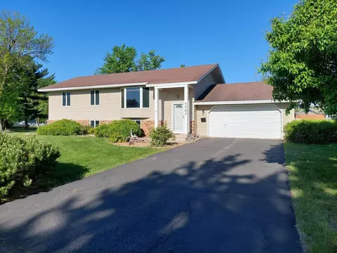 7701 Arlington Ave N, Brooklyn Park, MN 55443