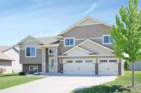 1606 Hidden Trl, Mayer, MN 55360