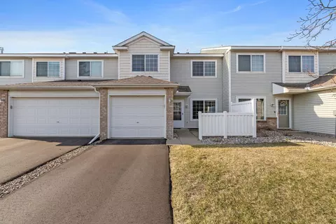 6434 158th St W #384, Apple Valley, MN 55124