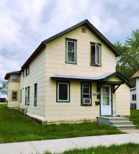 186 E Howard St, Winona, MN 55987