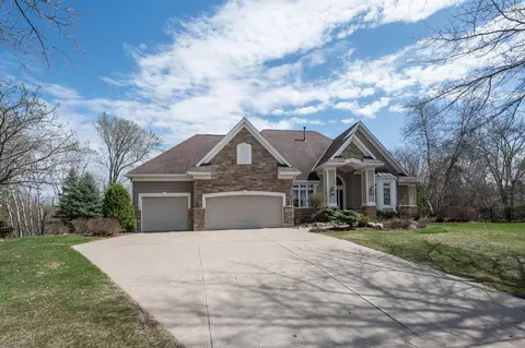 468 Hillscourte N, Roseville, MN 55113