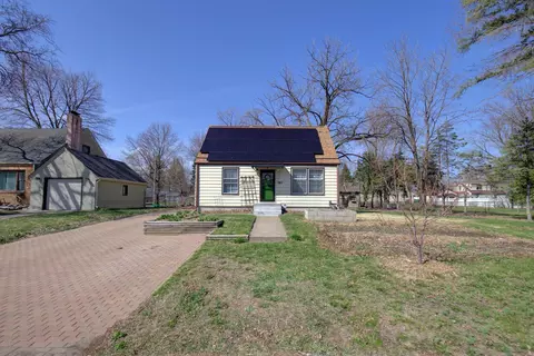963 Grandview Ave W, Roseville, MN 55113