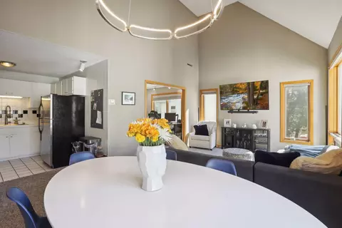 3047 Lake Shore Dr #B, Minneapolis, MN 55416