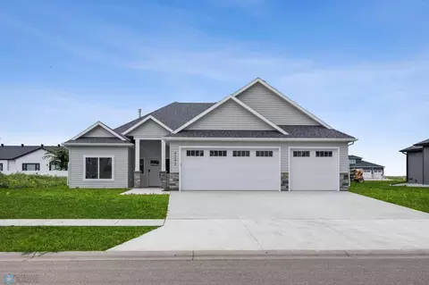 4242 Bristlecone Loop S, Fargo, ND 58104