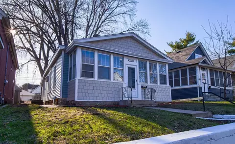 1115 Woodbridge St, Saint Paul, MN 55117