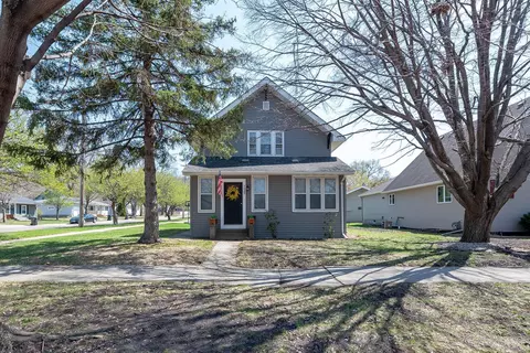 1127 N 4th St, Mankato, MN 56001