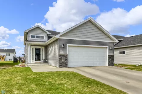 4553 13th St S, Moorhead, MN 56560