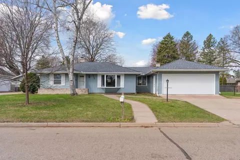 2225 Fernwood St, Roseville, MN 55113