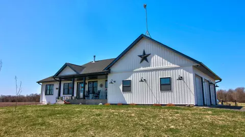 35806 Oasis Rd, Lindstrom, MN 55045