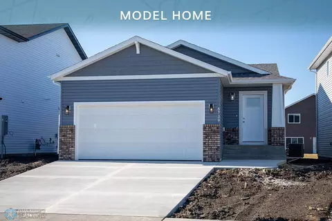 6739 Meadow View Dr S, Fargo, ND 58104
