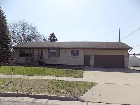 411 6th St N, New Ulm, MN 56073