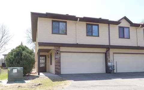 8539 Maplebrook Pkwy N, Brooklyn Park, MN 55445
