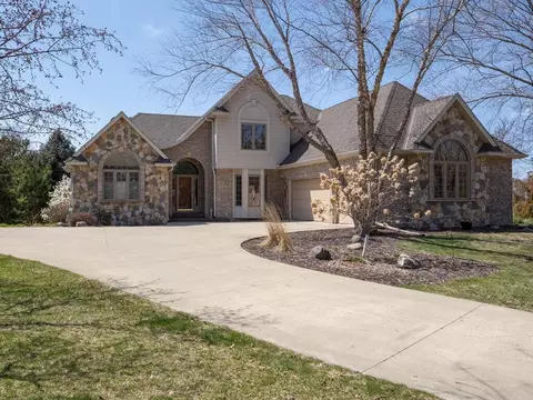 2265 Thrushwood Cir, Victoria, MN 55386