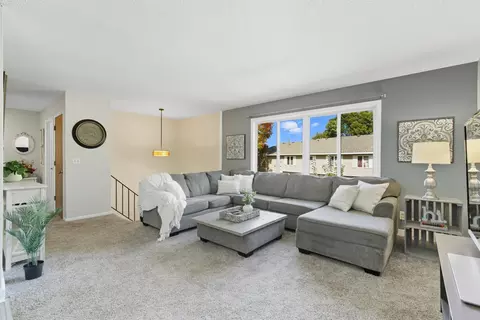 4677 Ridge Cliff Dr, Eagan, MN 55122 photo 2