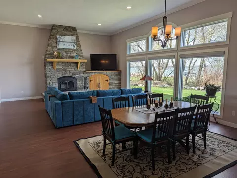 Dining - 68886 215th St, Darwin, MN 55324 photo 2 of 2