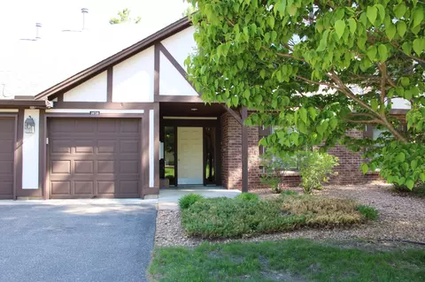 10708 Toledo Curv, Bloomington, MN 55437