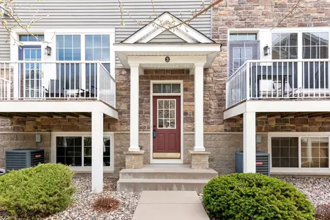 1822 Colonial Ln #3, Chanhassen, MN 55317