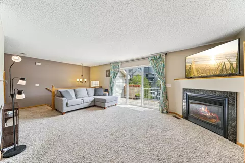 314 Brickyard Dr, Chaska, MN 55318