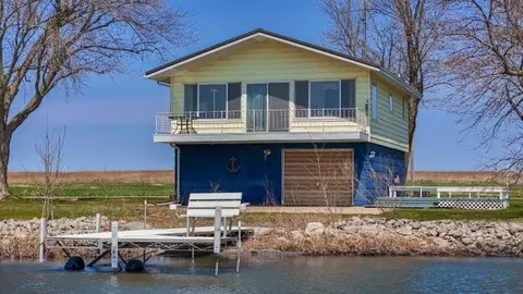4917 105th St, Dolliver, IA 50531