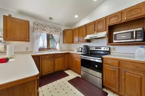 Kitchen - 1832 Patricks Bay, Faribault, MN 55021 photo 3 of 5