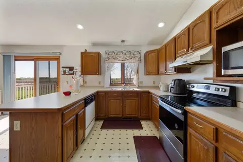 Kitchen - 1832 Patricks Bay, Faribault, MN 55021 photo 4 of 5