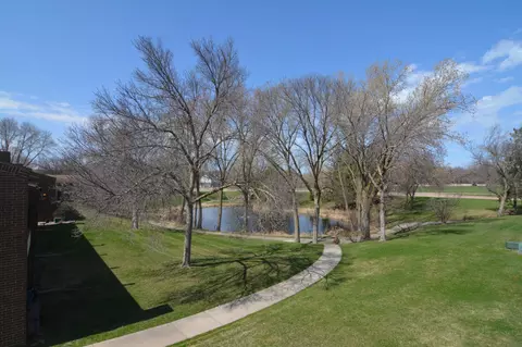 1534 Millpond Ct, Chaska, MN 55318
