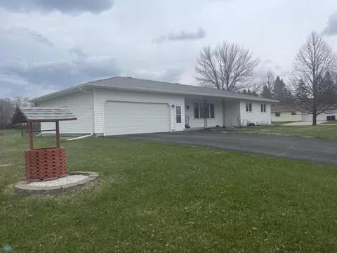 403 6th Ave E, Lisbon, ND 58054 photo 2