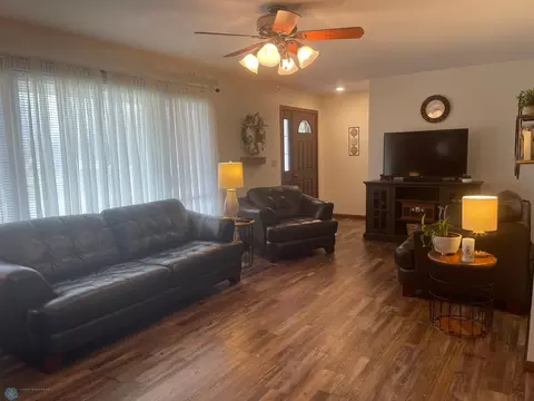 403 6th Ave E, Lisbon, ND 58054 photo 3