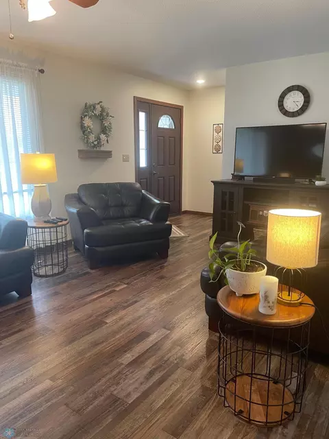 403 6th Ave E, Lisbon, ND 58054 photo 4