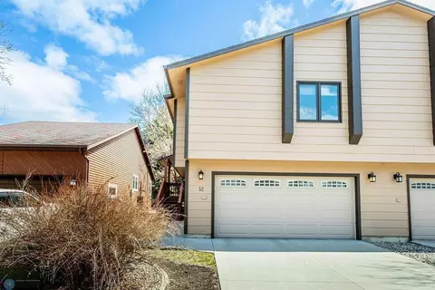 52 Fremont Dr S, Fargo, ND 58103