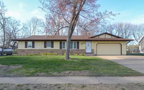 631 114th Ln NE, Blaine, MN 55434