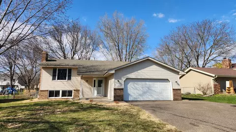 571 Westfield Ln, Vadnais Heights, MN 55127