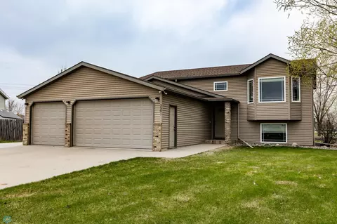 3501 Lincoln St S, Fargo, ND 58104