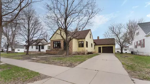 411 Ash St S, Sauk Centre, MN 56378