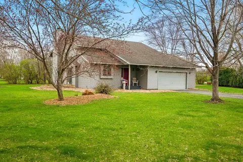 5716 Blue Jay Ct, Saint Cloud, MN 56303