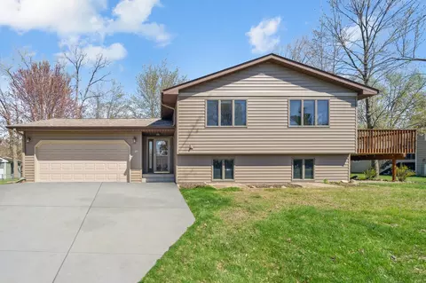 512 Prairie Dr N, North Hudson, WI 54016