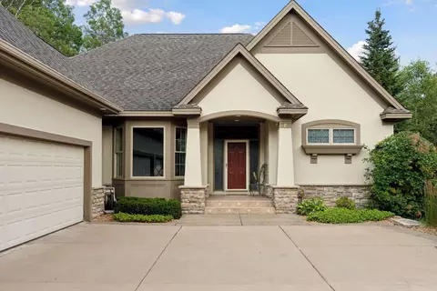 6 Pearson Pl, North Oaks, MN 55127
