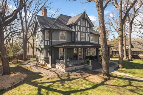 2268 Knapp St, Saint Paul, MN 55108