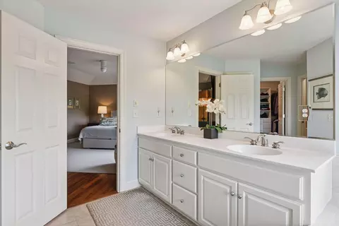 Bath - 7250 Jubert Ln, Hamel, MN 55340 photo 5 of 10
