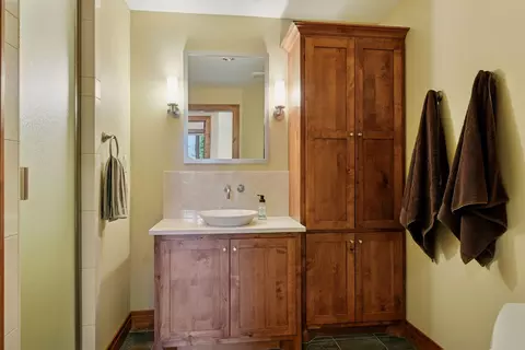 Bath - 7250 Jubert Ln, Hamel, MN 55340 photo 8 of 10