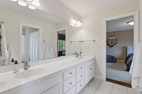 Bath - 7250 Jubert Ln, Hamel, MN 55340 photo 6 of 10