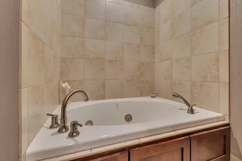 Bath - 2004 13th St S, Saint Cloud, MN 56301 photo 3 of 6