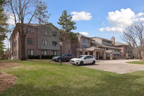 5501 Village Dr #202, Edina, MN 55439