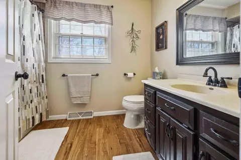 Bath - 2018 Crestview Ln, Brainerd, MN 56401 photo 2 of 7