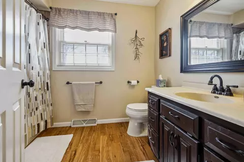 Bath - 2018 Crestview Ln, Brainerd, MN 56401 photo 1 of 7
