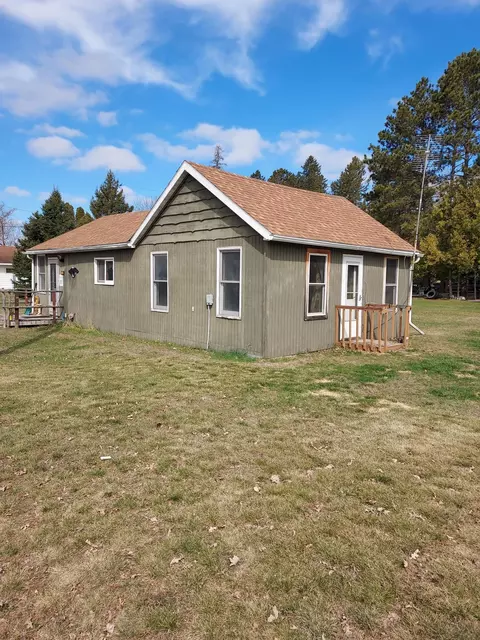 103 W Park Ave, Backus, MN 56435