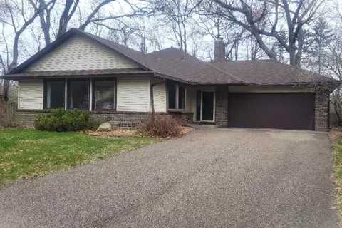 410 Oakland Ln, Burnsville, MN 55337