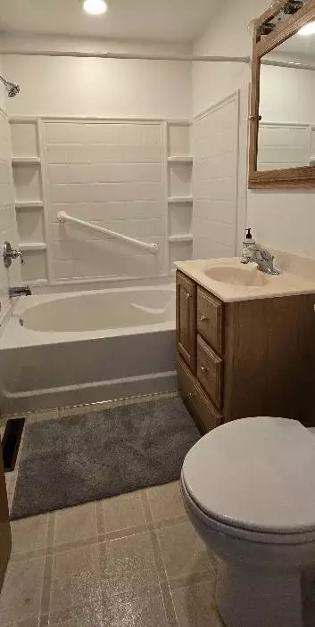 Bath - 141 Ray Ave, Jackson, MN 56143 photo 1 of 4