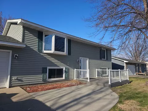 755 Neal Ave SW, Hutchinson, MN 55350