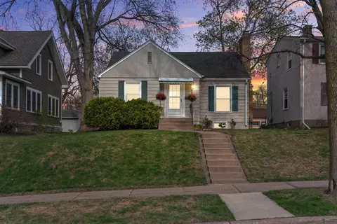 3006 Abbott Ave N, Robbinsdale, MN 55422